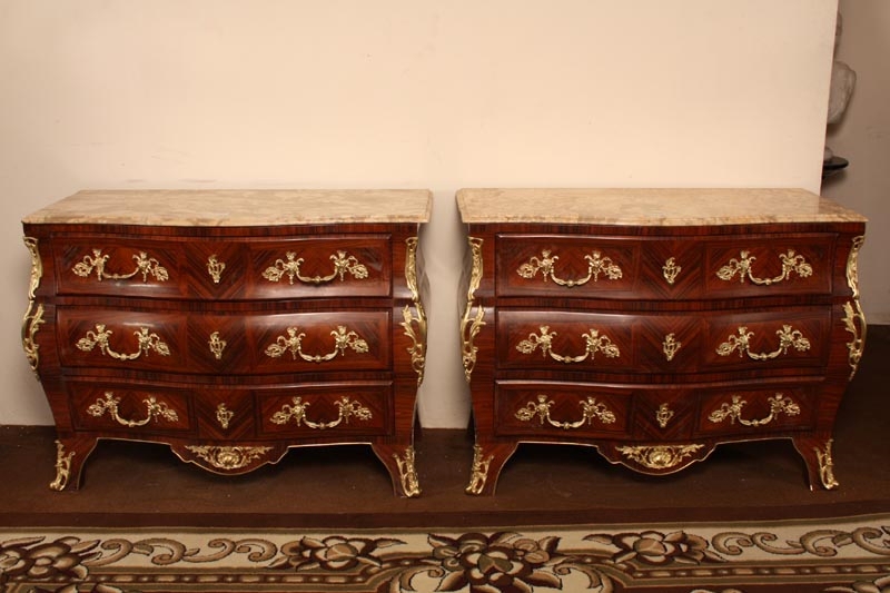 Pair of LOUIS XV Walnut Kingwood Commodes Chests