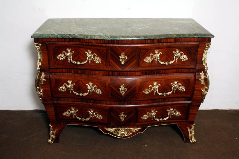 Louis XV Walnut Kingwood Commodes Chests