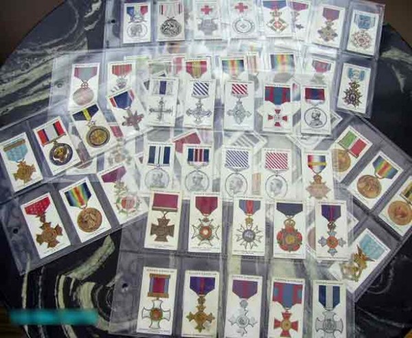 WAR DECORATIONS & MEDALS Series of 90 cigarette cards