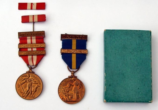 IRISH SERVICE MEDAL. PLUS DEFENCE MEDAL TWO BAR 
