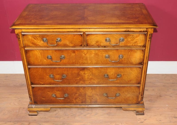 Victorian Oyster Walnut Batchelors Chest Drawers