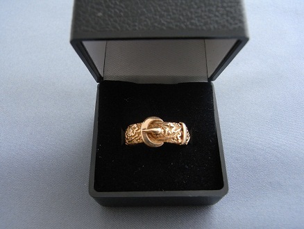 18CT GOLD VICTORIAN BUCKLE RING