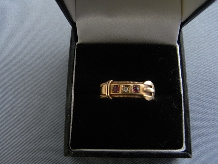 EDWARDIAN 18CT GOLD,RUBY AND DIAMOND BUCKLE RING