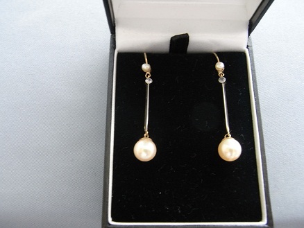 A PAIR OF 1930S DIAMOND AND PEARL EARRINGS
