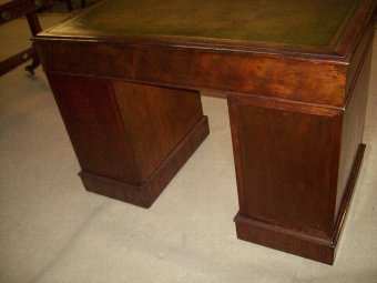 Antique Victorian Mahogany Pedestal Desk.