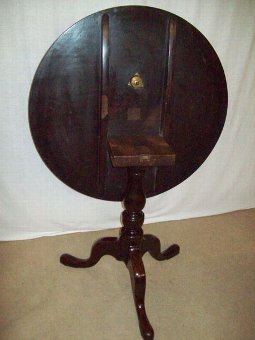 Antique Chippendale Period Mahogany Tilt-Top Tripod Table.