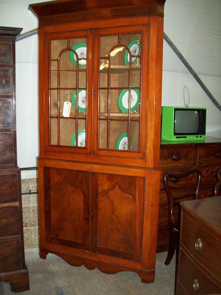 Antique 19th.Century Mahogany Corner Cupboard.