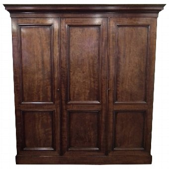Late Georgian Mahogany 3 Door Wardrobe