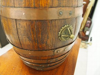 Antique Border Blend Whisky Oak Barrel