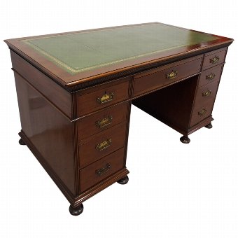 Victorian Mahogany Pedestal Desk