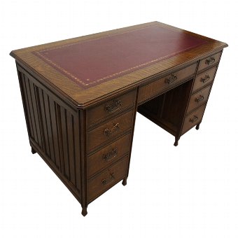 Arts and Crafts Oak Kneehole Desk