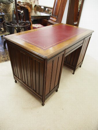 Antique Arts and Crafts Oak Kneehole Desk