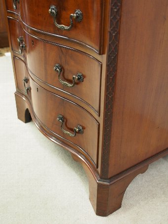 Antique George III Serpentine Front Mahogany Chest of Drawers