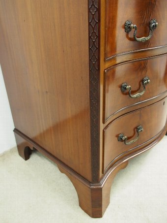 Antique George III Serpentine Front Mahogany Chest of Drawers