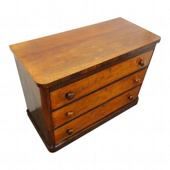 Neat Victorian Mahogany Chest of Drawers