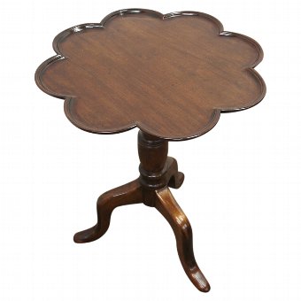 Georgian Style Occasional Table with Scalloped Top