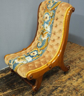 Victorian Walnut Ladies Easy Chair