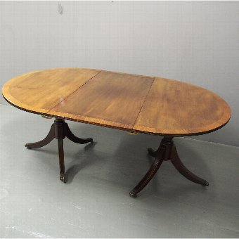 George III Style Pedestal Dining Table with 1 Leaf