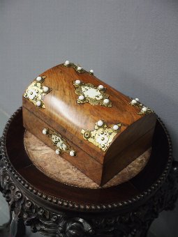Antique Mid Victorian Walnut Jewellery Box