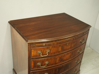 Antique Georgian Style Bowfront Mahogany Chest of Drawers	