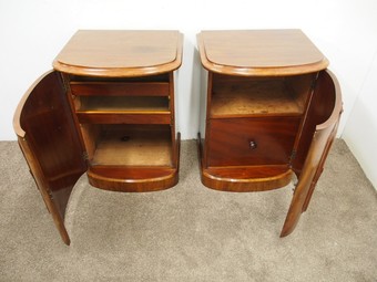 Antique Pair of Victorian Bow Fronted Bedsides or Pedestals
