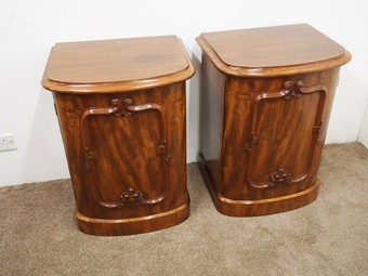 Antique Pair of Victorian Bow Fronted Bedsides or Pedestals