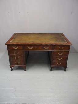 Antique Chippendale Style Mahogany Kneehole Desk