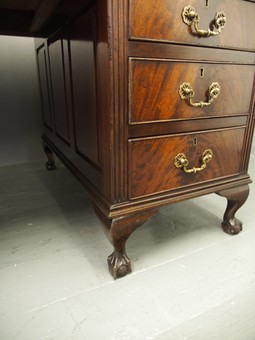 Antique Chippendale Style Mahogany Kneehole Desk