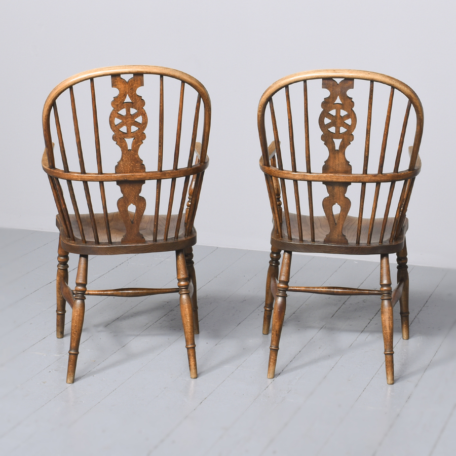 Antique Pair of Late Victorian Elm and Ash Wheel-Back Windsor Chairs