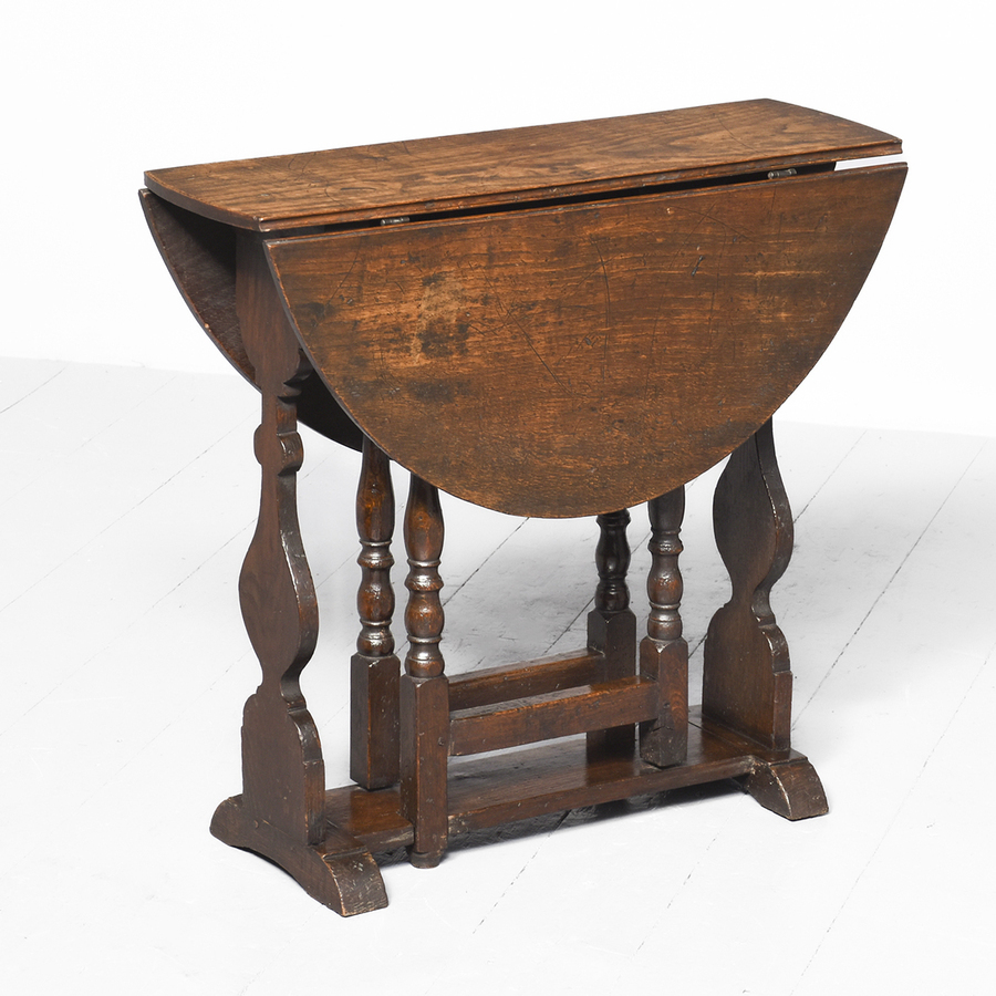 Neat sized Carolean style oak gateleg table