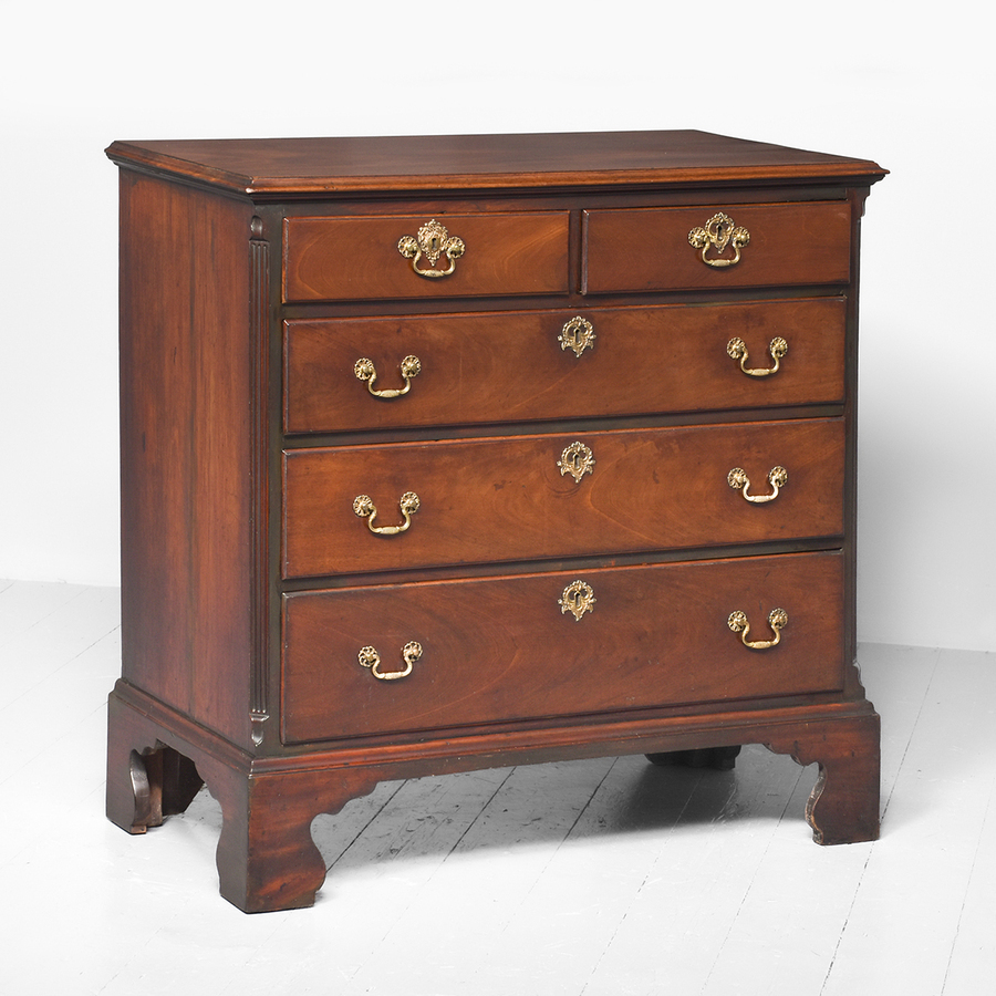 Quality George III Mahogany Chest of Drawers with Canted Corners