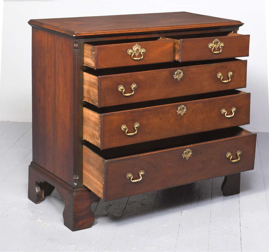 Antique Quality George III Mahogany Chest of Drawers with Canted Corners