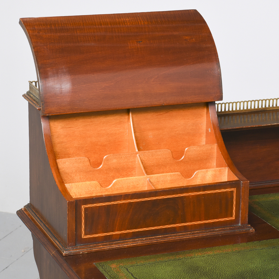 Antique Mahogany Late 19th Century Kneehole Desk 