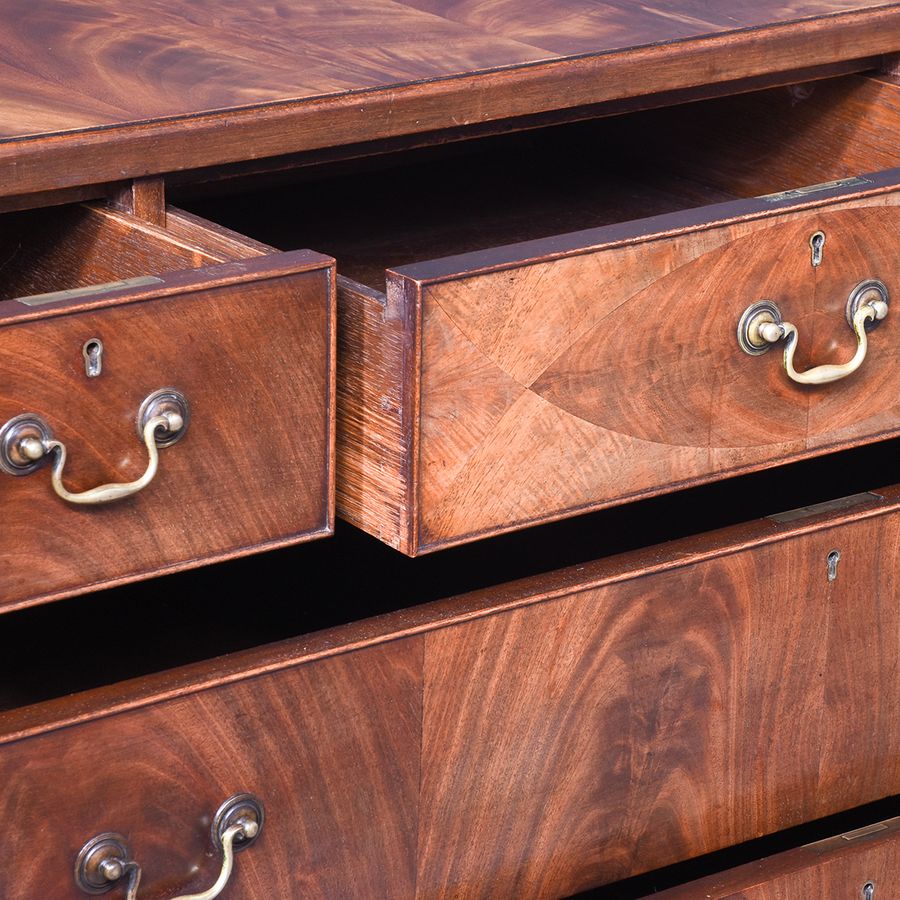Antique Quality Figured Mahogany Whytock & Reid Chest of Drawers with Canted Corners