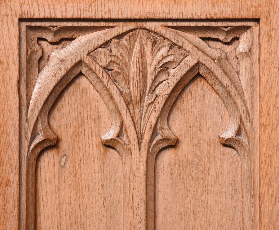 Antique Gothic Oak Font