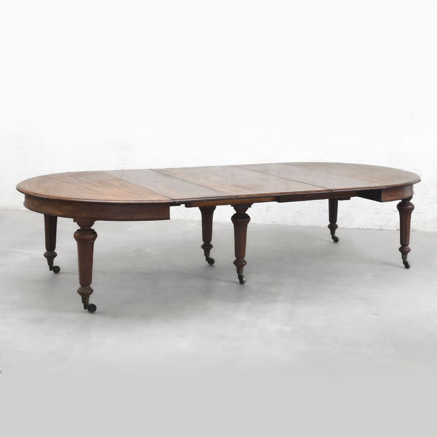 Quality William IV Extending Mahogany Dining Table and 3 Original Leaves