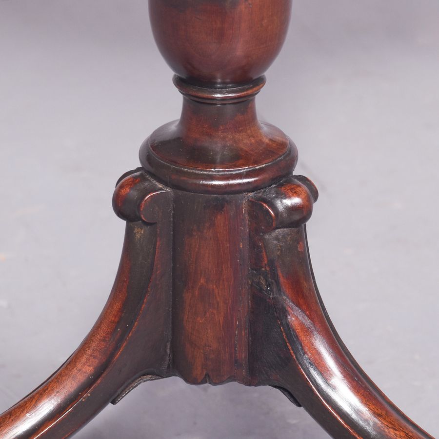 Antique George III Mahogany Dished-Top Circular Occasional or Wine Table 