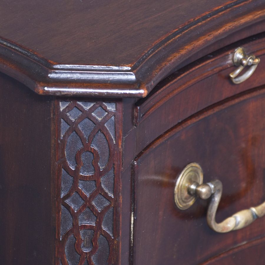 Antique George III Style Neat-Sized, Serpentine-Fronted, Mahogany Chest of Drawers