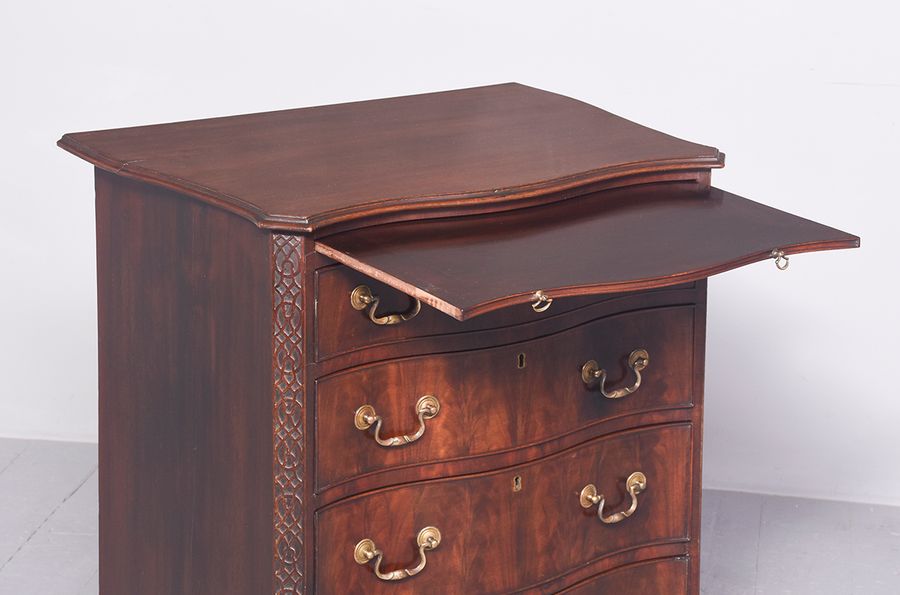 Antique George III Style Neat-Sized, Serpentine-Fronted, Mahogany Chest of Drawers