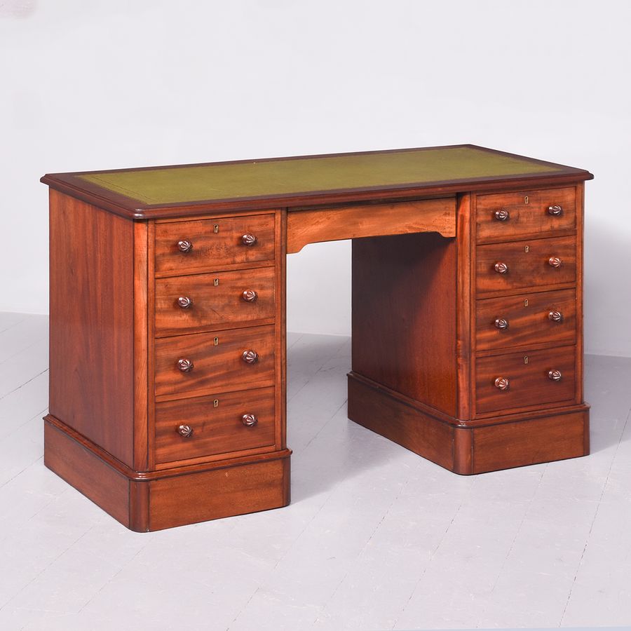 Fine Quality Mid-Victorian Mahogany Pedestal Desk