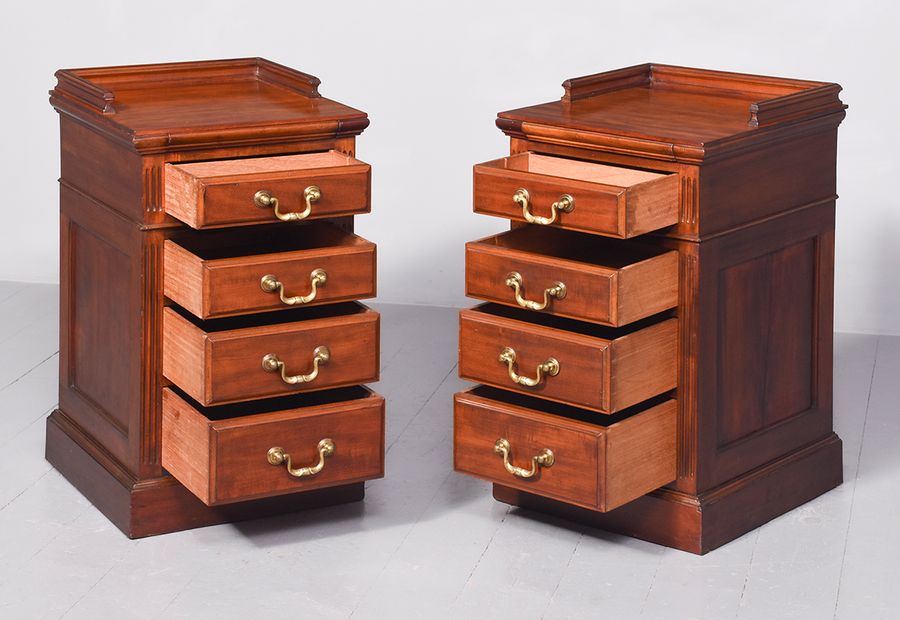 Antique Exceptional Quality Pair of Small Victorian Figured Mahogany Chests of Drawers/Bedside Lockers