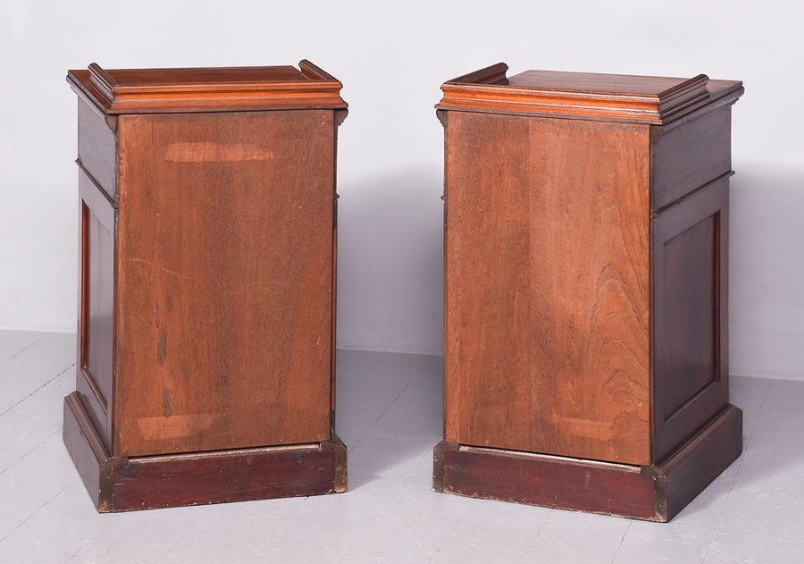 Antique Exceptional Quality Pair of Small Victorian Figured Mahogany Chests of Drawers/Bedside Lockers