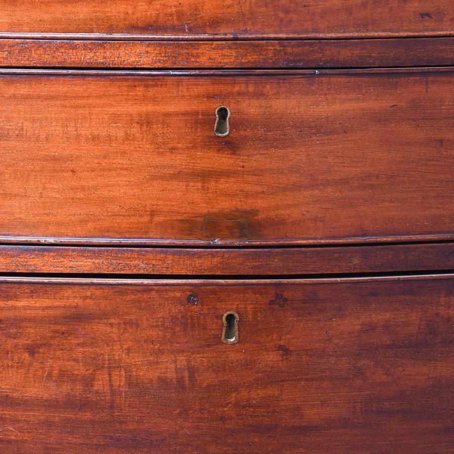 Antique Neat Size George III Mahogany Serpentine-Front Chest of Drawers 