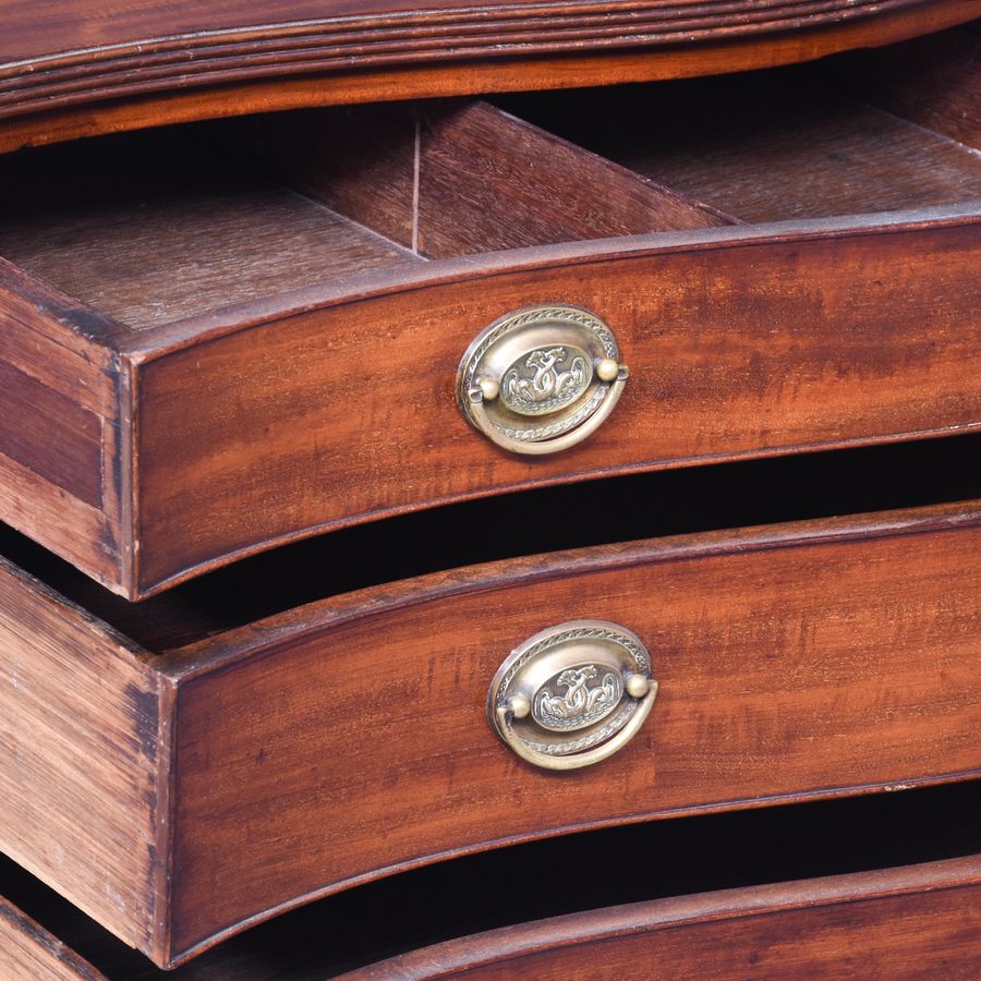 Antique Neat Size George III Mahogany Serpentine-Front Chest of Drawers 