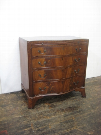 Georgian Style Neat Sized Mahogany Chest of Drawers