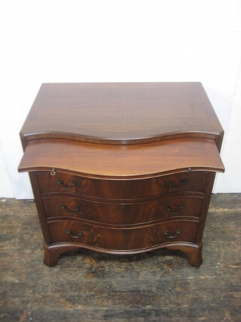Antique Georgian Style Neat Sized Mahogany Chest of Drawers