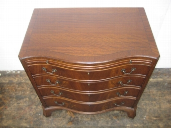 Antique Georgian Style Neat Sized Mahogany Chest of Drawers