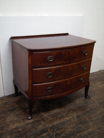 Whytock & Reid Mahogany Chest of Drawers