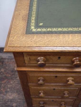Antique Victorian Oak Kneehole Desk