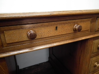 Antique Victorian Oak Kneehole Desk